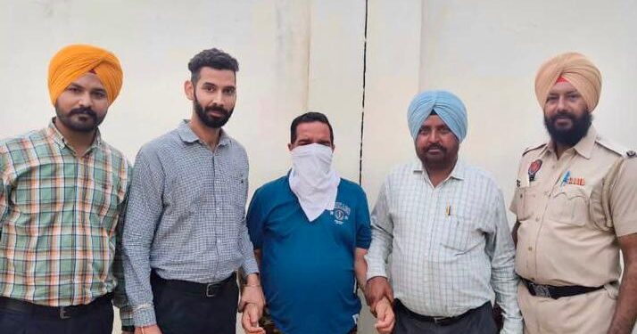 VIGILANCE BUREAU ARRESTS PRESS REPORTER TAKING BRIBE RS 1, 00,000