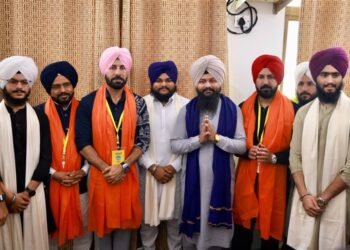 Gippy Grewal, Binnu Dhillon, Karamjit Anmol reach Kartarpur Sahib in Pakistan to seek blessings for ‘Maujaan Hi Maujaan’, watch this endearing video
