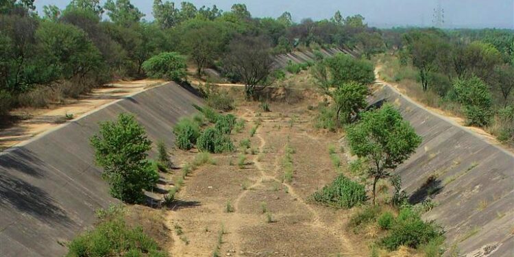 Haryana CM Khattar reaches out to Punjab CM for talks on SYL canal