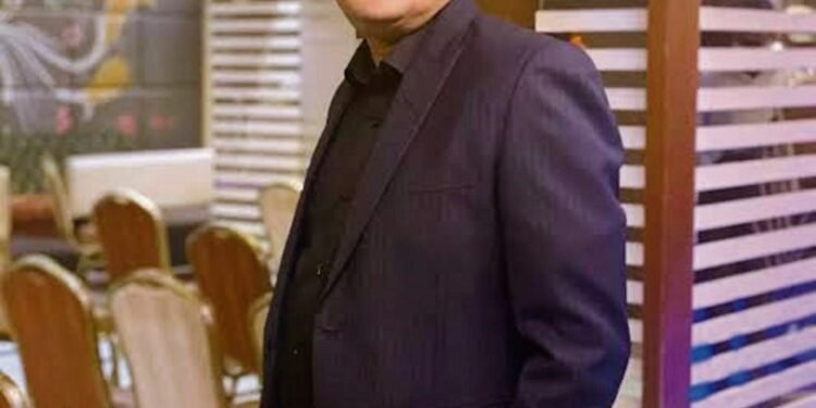 Rohitashv Gour relishes Indori khopra patties