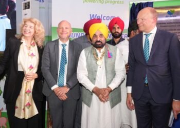 Due to concerted efforts of state government global Bussiness tycoons making beeline to invest in state: CM