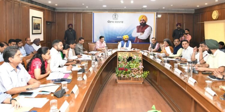CM ASKS DCs TO SMOOTH AND HASSLE FREE PROCESS OF PROCUREMENT OF THE PADDY CROP ALONG WITH PROMPT LIFTING