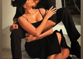 Kartik Aaryan poses with rumoured girlfriend Tara Sutaria in his birthday party