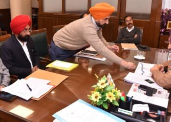 CHETAN SINGH JAURAMAJRA REVIEWS ONGOING WATER PROJECTS, FUTURE PLANS AND WATER STORAGE AT DAMS WITH BBMB OFFICERS