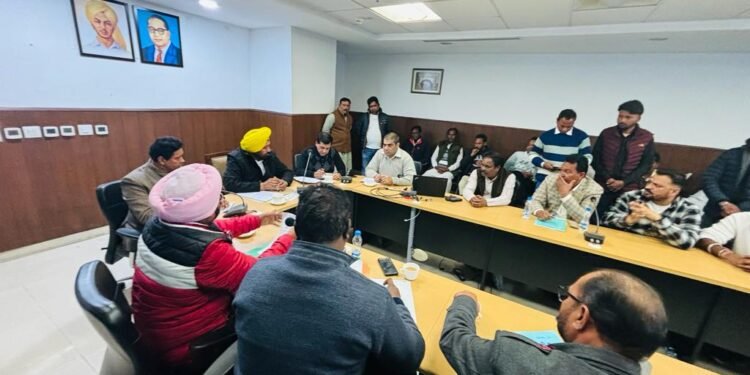 LOCAL GOVERNMENT MINISTER HELD A MEETING WITH THE REPRESENTATIVES OF SAFAI SEWAK AND MUNICIPAL WORK UNIONS