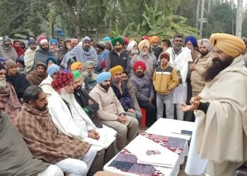 LIVESTOCK DEATHS: GURMEET SINGH KHUDIAN VISITS DISEASE AFFECTED RAIKE KALAN VILLAGE IN BATHINDA
