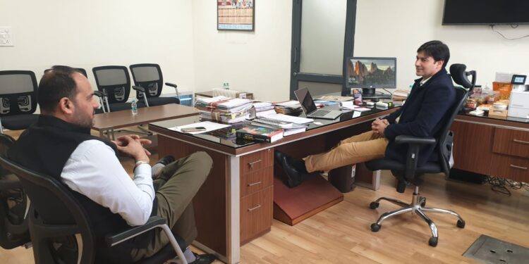 Vineet Verma calls on Excise Commissioner to get resolved  various demands of traders