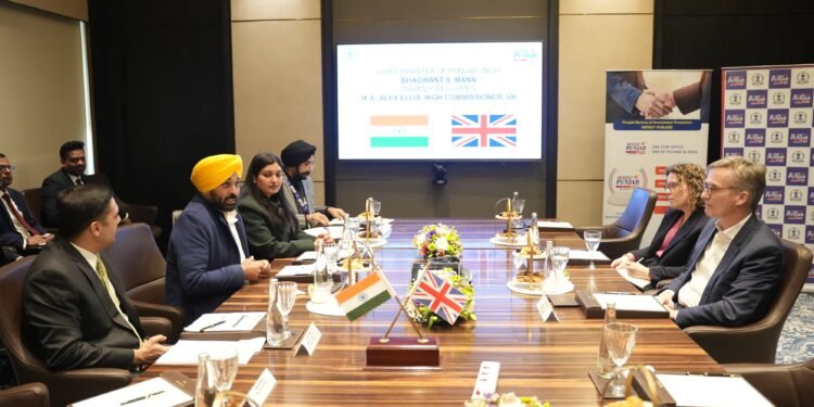 CM DOES MARATHON MEETINGS TO BRING INVESTMENT IN PUNJAB WITH FORIEGN DIPLOMATS