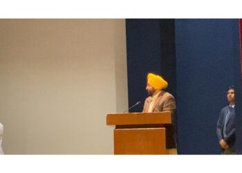 Bhagwant Mann, the talented artist, captivates the audience with his mesmerizing performance of the soulful song ‘Challa’.