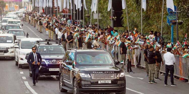 Prime Minister Modi and UAE President Nahyan hold roadshow in Ahmedabad