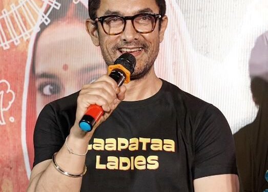 Aamir Khan pays a visit to the family of the late actress Suhani Bhatnagar in Faridabad.