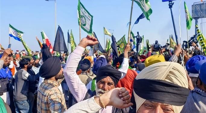 Shambhu and Khanauri borders, farmers will be conducting a candle march today.