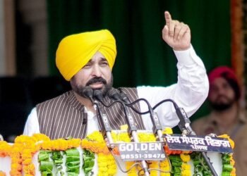 Punjab’s Chief Minister, Bhagwant Mann, sets off for Delhi, assuring that the AAP will firmly back him.