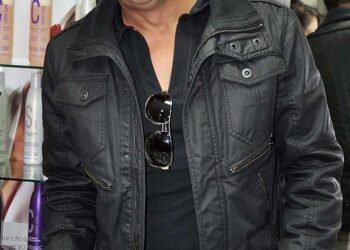 Vindu, the son of Dara Singh, reflects on his marriage to Farah Naaz, Tabu’s sister, which was an interfaith union.