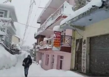 Northern India is experiencing rainfall, resulting in the closure of the Manali-Leh highway due to recent snowfall.