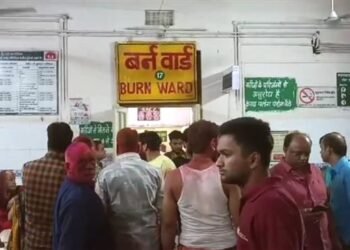 Fourteen priests sustained injuries in a fire that broke out in the sanctum sanctorum of the Mahakal Temple in Ujjain.