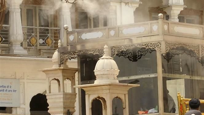 With the rising mercury levels, the number of visitors to the Golden Temple in Amritsar has decreased by 50%, dropping to 50,000.
