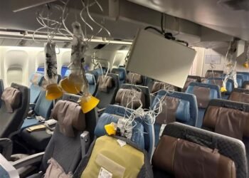 22 passengers on Singapore Airlines experienced spinal cord injuries, while 6 individuals sustained head trauma during the turbulence.