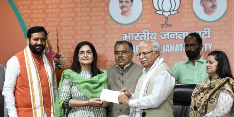 Kiran Choudhary’s defection to the BJP on the eve of the Haryana polls has been acknowledged with respect by Union Minister Khattar.