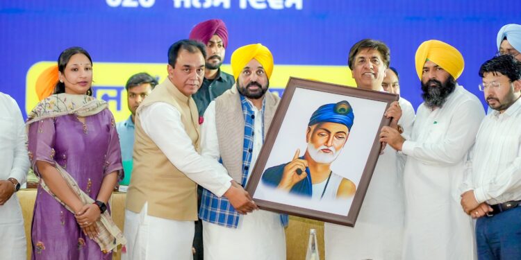 CM ANNOUNCES TO SET UP BHAGAT KABIR DHAM FOR EXTENSIVE RESEARCH ON THEIR LIFE AND PHILOSOPHY