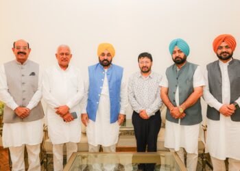 DISCHARGE YOUR DUTY WITH UTMOST DEDICATION, SINCERITY, HONESTY AND COMMITMENT: CM TO NEW MINISTERS