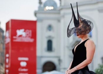 Lady Gaga impresses with her chic outfit and stunning headpiece