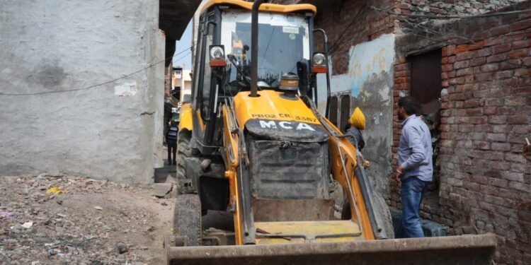 District Administration Demolishes House of Drug Smuggler Ajay Kumar Billi