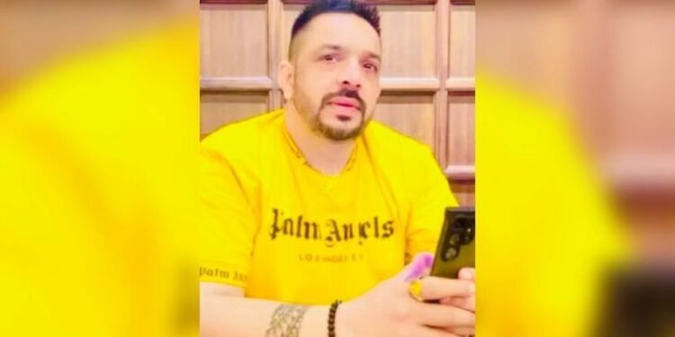 A leader of the Aam Aadmi Party (AAP) in Punjab was shot and killed outside a gurdwara