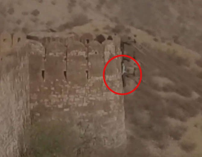 नाहरगढ़ फोर्ट पर शुक्रवार सुबह एक शख्स की लाश मिली लटकी