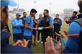 वाशिंगटन सुंदर मोहाली में भारत और श्रीलंका के बीच खेले जा रहे दूसरे एकदिवसीय मैच में डेब्यू कर रहे