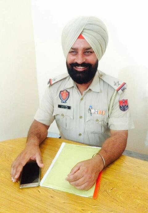 मैजेस्टिक ग्रैंड होटल के नजदीक बाईक पर सवार कोर्ट एवीडैंस पर जा रहे ए.एस.आई. को पीछे से अज्ञात वाहन ने टक्कर मार दी