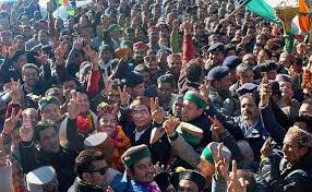बैठक के दौरान धूमल समर्थकों ने उनको सीएम बनाने के लिए नारेबाजी शुरू कर
