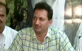संविधान पर दिए गए अपने बयान के कारण केंद्रीय मंत्री अनंत कुमार हेगड़े विवादों में घिरे