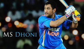 कप्तान महेंद्र सिंह धोनी क्रिकेट में अपने अच्छे प्रदर्शन से सभी फैंस का दिल जिता
