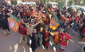 गुजरात विधानसभा मतदान में भाजपा के उम्मीद से खराब प्रदर्शन की खबर