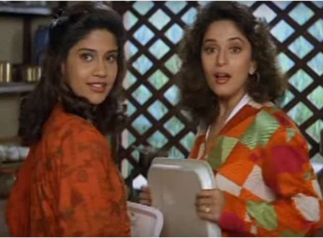 माधुरी दीक्षित और रेणुका शहाणे एक बार फिर साथ-साथ