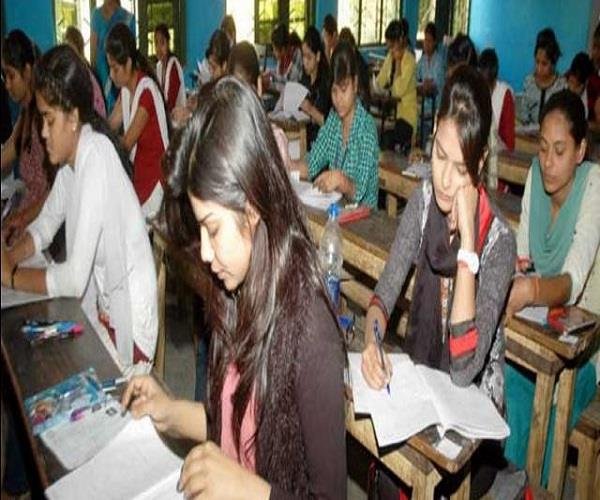 इंटरमीडिएट की परीक्षा में नकल के खिलाफ सख्ती को देखते हुए फैज़ाबाद में चौंकाने वाला आंकड़ा आया सामने