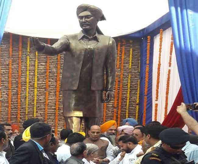केंद्रीय गृहमंत्री राजनाथ सिंह ने शहीद ऊधम सिंह की प्रतिमा का अनावरण किया