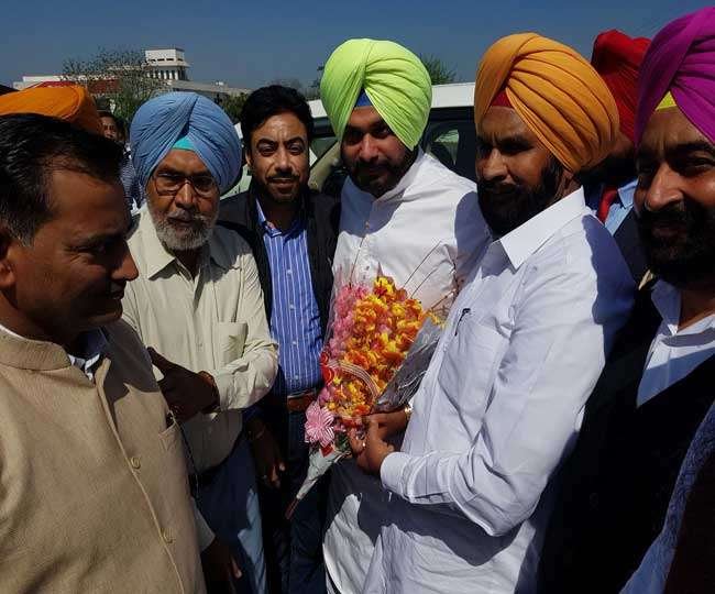 निकाय मंत्री नवजाेत सिंह सिद्धू ने एक बार फिर अकाली दल पर निशाना साधा