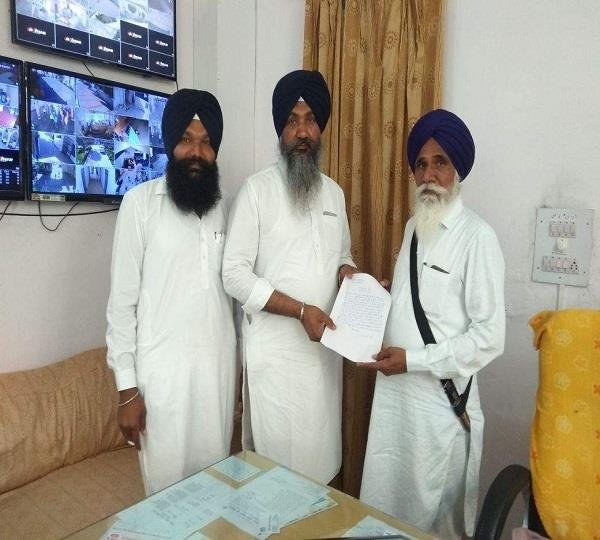 शिरोमणि प्रबंधक कमेटी के सदस्य मोहन सिंह बंगी ने अपने पद से इस्तीफा दिया