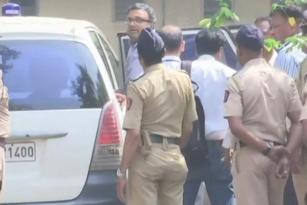 कार्ति का दिखा अलग अंदाज, मीडिया से बोले-अब संडे को मिलता हूं