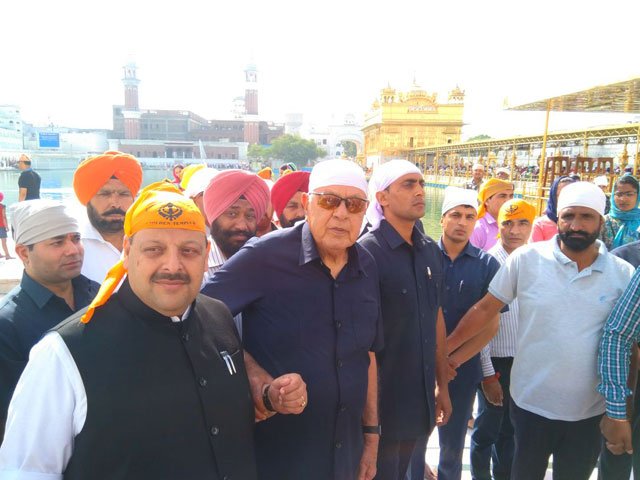 फारूक अब्दुला श्री हरिमंदिर साहिब दर्शन करने पहुंचे