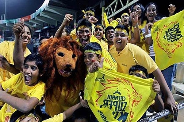 चेन्नई प्रशंसकों की ‘येलो ब्रिगेड’ ट्रेन में भरकर पहुंची पुणे