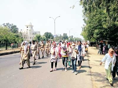 राजिंदरा अस्पताल से चलकर सेहत मंत्री व मुख्यमंत्री के आवास की तरफ सरकार के विरुद्ध नारेबाजी