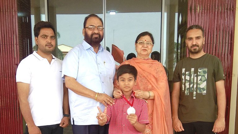 स्काॅलर्ज़ पब्लिक ने जीता नेशनल में रजत पदक
