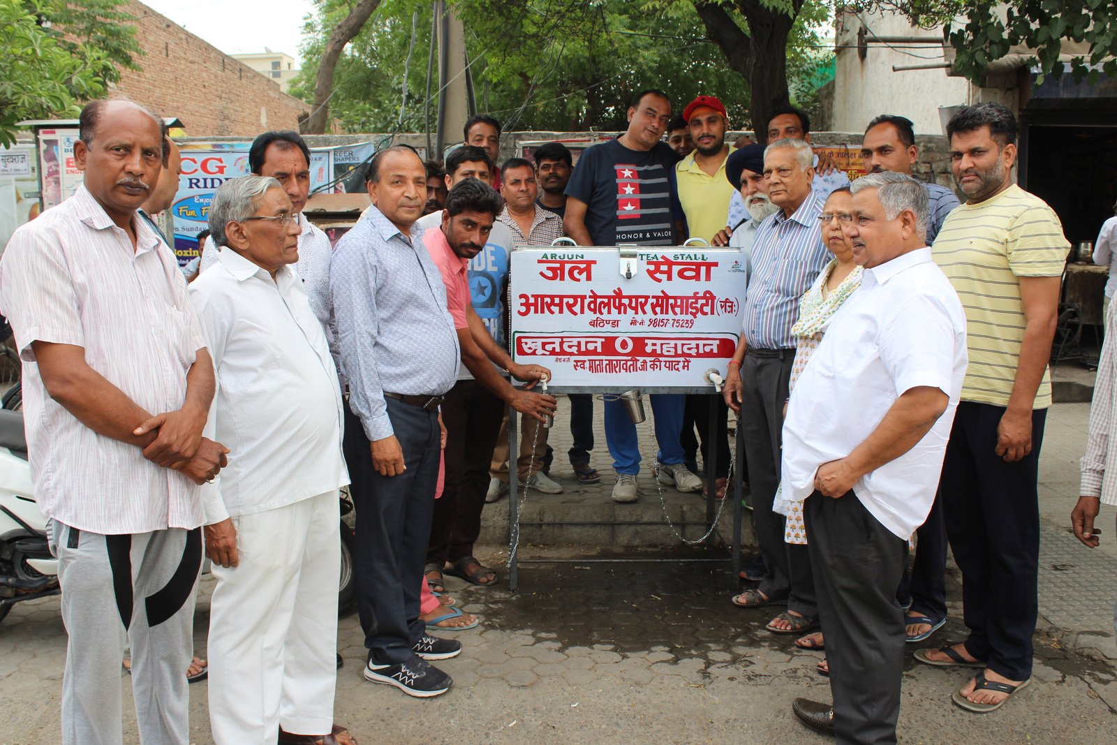 आसरा   ने ठंडे  पानी  की टंकिया  स्थापित  करने की  मुहीम  लगातार  जारी