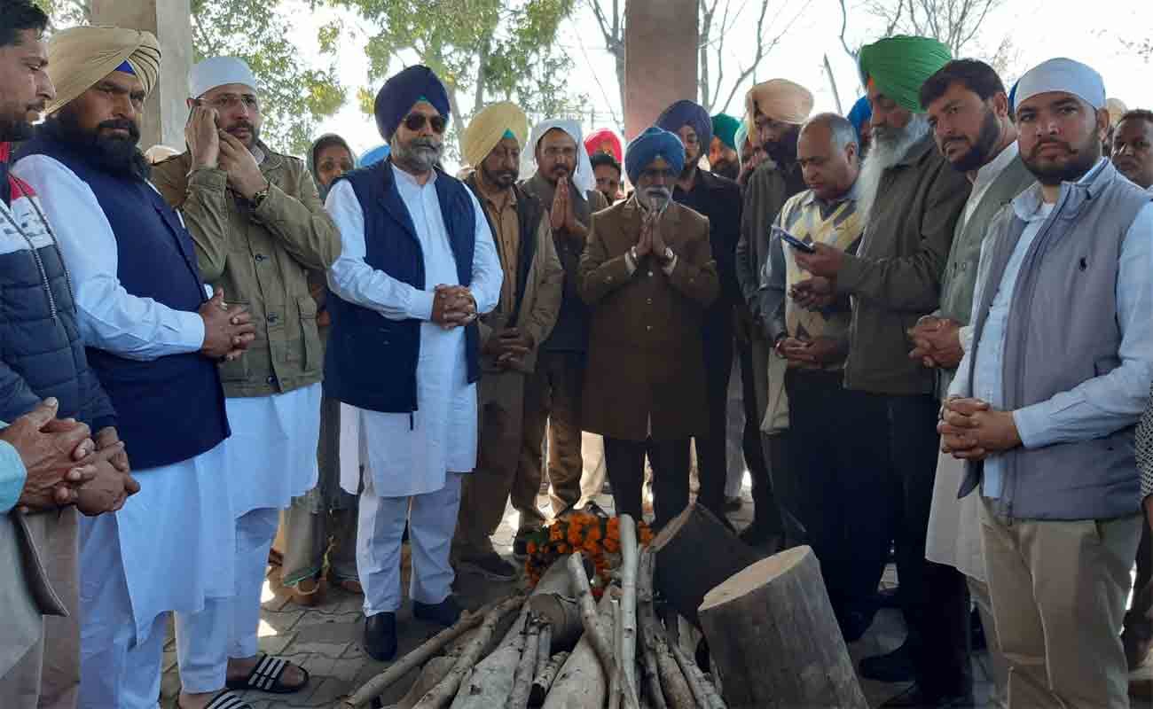 ਸਰਦਾਰਨੀ ਬਲਜਿੰਦਰ ਕੌਰ ਮਾਨ ਨੂੰ ਅੰਤਿਮ ਸਸਕਾਰ ਮੌਕੇ ਸੇਜ਼ਲ ਅੱਖਾਂ ਨਾਲ ਅੰਤਿਮ ਵਿਦਾਈ