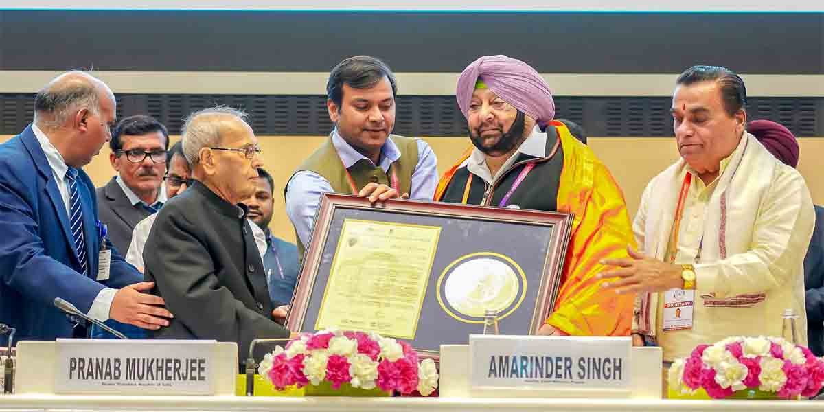 ਭਾਰਤੀ ਵਿਦਿਆਰਥੀ ਸੰਸਦ ਵੱਲੋਂ ਪੰਜਾਬ ਦੇ ਵਿਆਪਕ ਵਿਕਾਸ ਲਈ ਨਿਵੇਕਲੀਆਂ ਪਹਿਲਕਦਮੀਆਂ ਬਦਲੇ ਕੈਪਟਨ ਅਮਰਿੰਦਰ ਸਿੰਘ ਦਾ ‘ਆਦਰਸ਼ ਮੁੱਖ ਮੰਤਰੀ ਐਵਾਰਡ’ ਨਾਲ ਸਨਮਾਨ