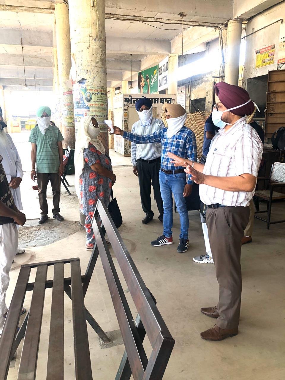 ਮੁੱਖ ਖੇਤੀਬਾੜੀ ਅਫਸਰ ਵੱਲੋਂ ਪਿੰਡ ਕੋਟਦੁੱਨਾ ਅਤੇ ਅਸਪਾਲ ਕਲਾਂ ਦੇ ਖੇਤਾਂ ਦਾ ਦੌਰਾ