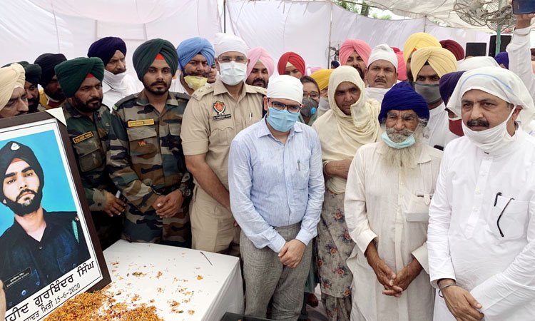 ਸ਼ਹੀਦ ਗੁਰਬਿੰਦਰ ਸਿੰਘ ਨੂੰ ਸਮਰਪਿਤ ਪਿੰਡ ਤੋਲਾਵਾਲ ਤੋਂ ਜਖੇਪਲ ਤੱਕ 1 ਕਰੋੜ ਦੀ ਲਾਗਤ ਨਾਲ ਬਣਾਈ ਜਾਵੇਗੀ ਨਵੀਂ ਸੜਕ: ਵਿਜੈਇੰਦਰ ਸਿੰਗਲਾ